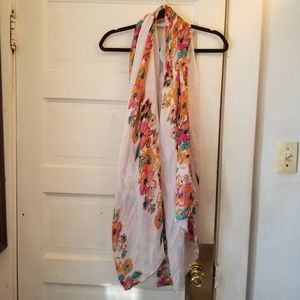 💥 2/$10 - Floral Detail Scarf